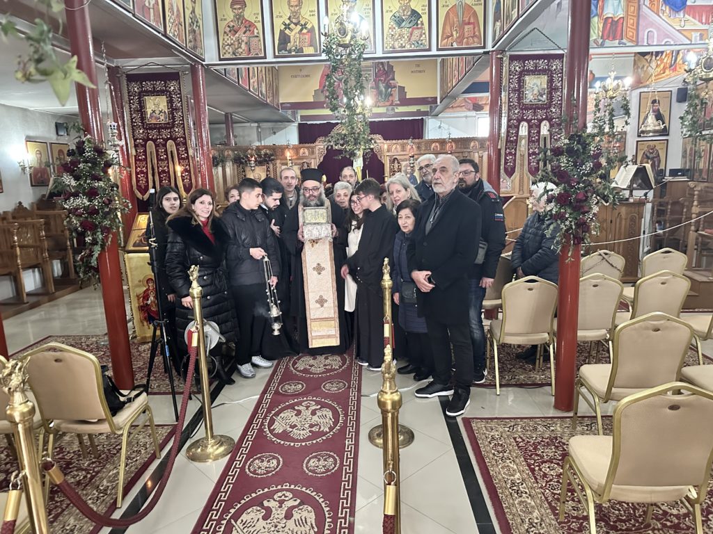 Τελευταίες στιγμές της παραμονής της Αγίας Κάρας του Αγίου Στυλιανού στον Ι.Ν. Αγίων Πολυκάρπου και Παϊσίου Μενεμένης