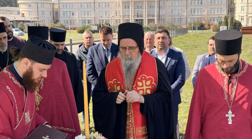 Митрополит Фотије освештао земљиште за храм Светог Саве у Бијељини