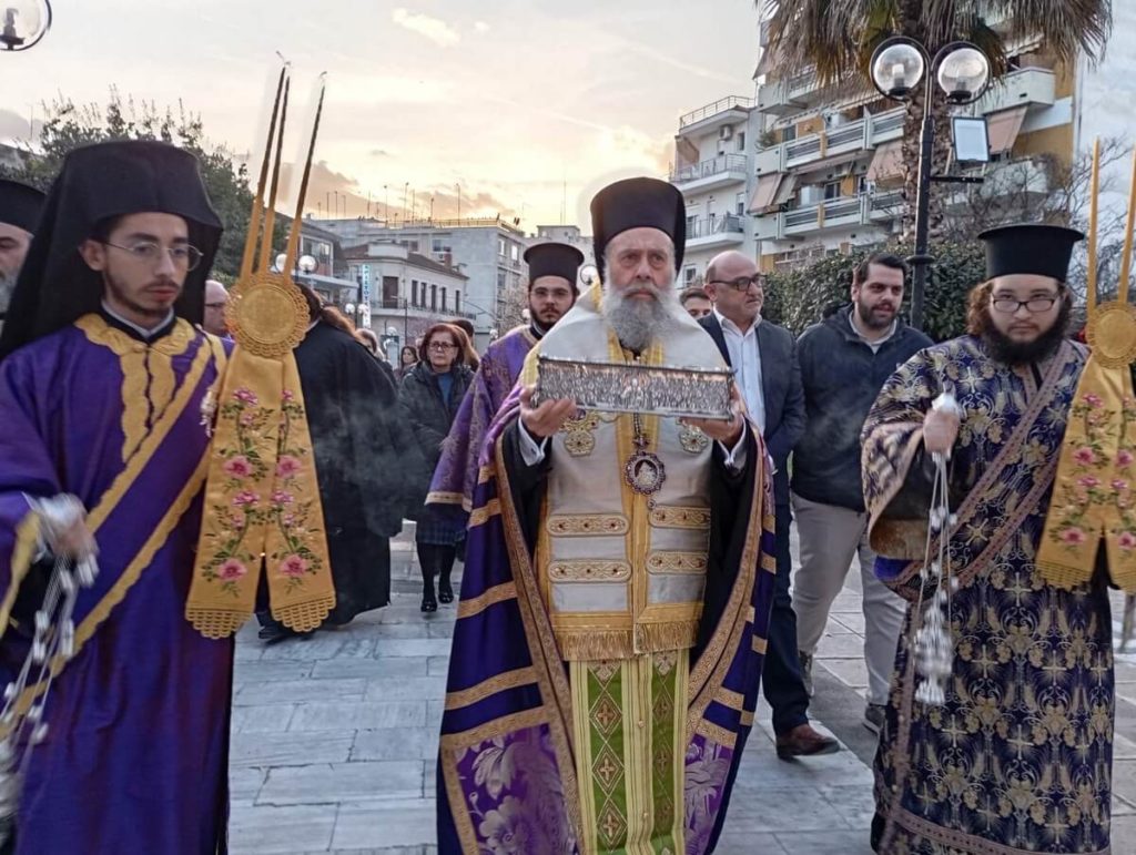 Yποδοχή της θαυματουργού δεξιάς χειρός του Αγίου Σπυρίδωνος στην Καρδίτσα