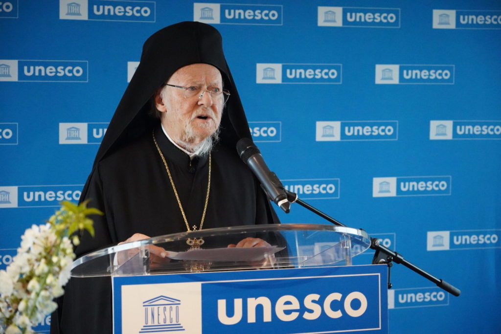 Δεκτός με προσήκουσες τιμές από Μακρόν στο Μέγαρο των Ηλυσίων ο Οικουμενικός Πατριάρχης – Υψηλές συναντήσεις στο Παρίσι