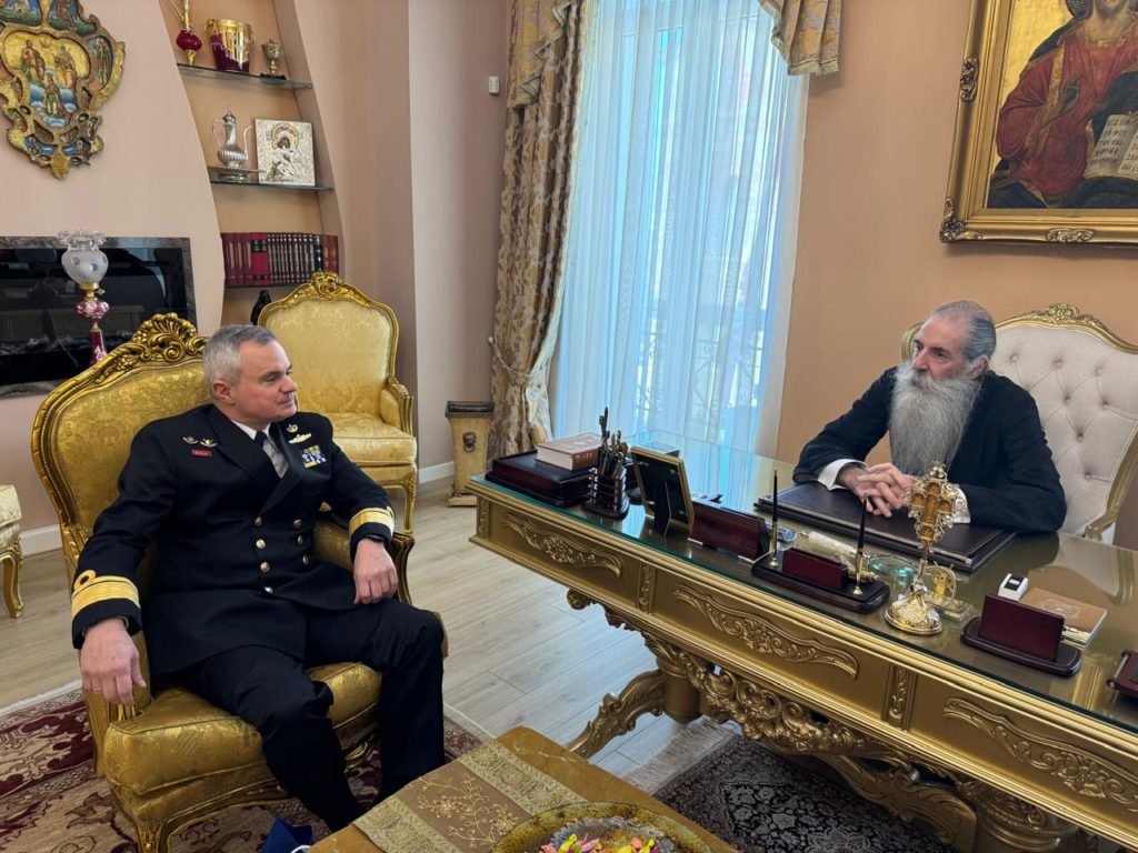 Ο νέος Διοικητής της Σχολής Ναυτικών Δοκίμων στον Μητροπολίτη Πειραιώς