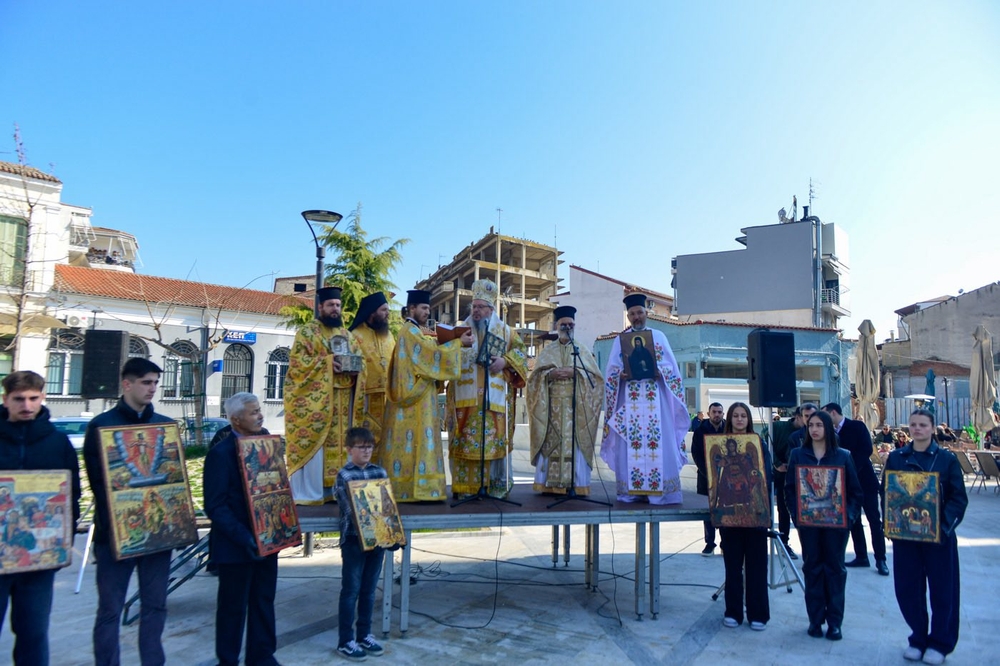 Μαθητές Λυκείου λιτάνευσαν τις εικόνες την Κυριακή της Ορθοδοξίας στον Τύρναβο