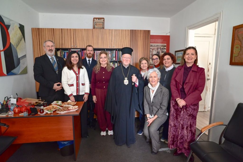 Ο Οικουμενικός Πατριάρχης στο περιοδικό PAROS