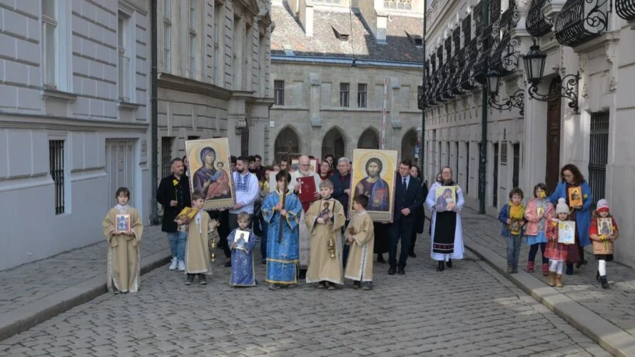 Românii din Viena au mărturisit Ortodoxia printr-o procesiune cu icoane în centrul orașului