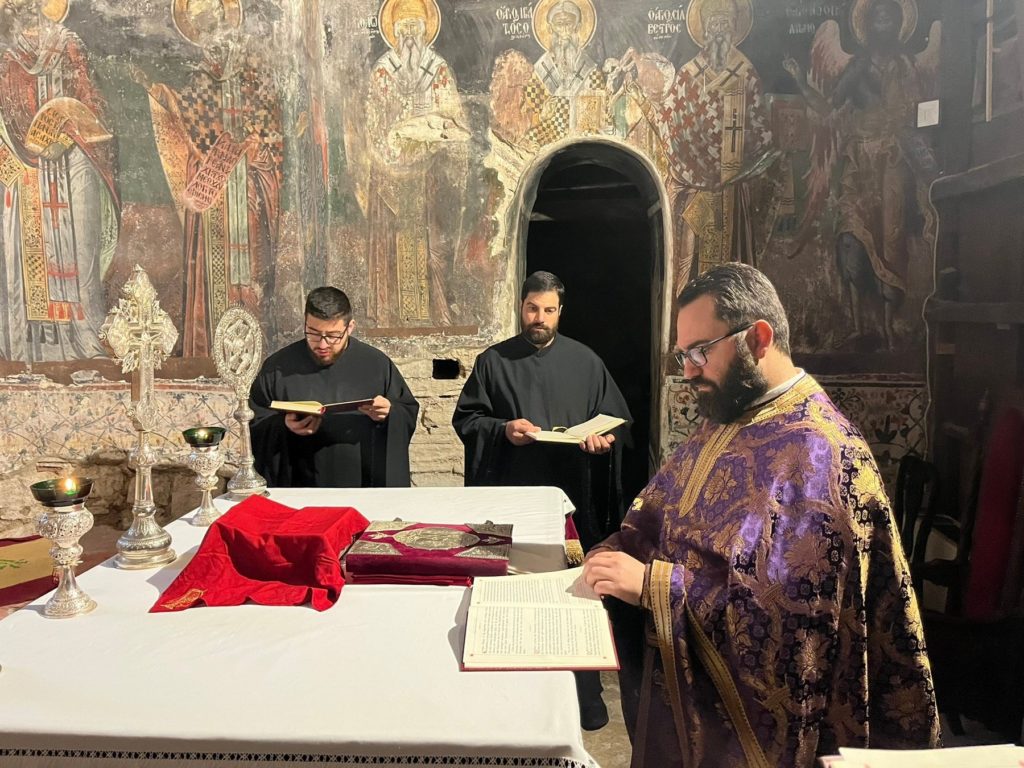 Θεία Λειτουργία Προηγιασμένων Τιμίων Δώρων στην Ιερά Μονή Παναγίας Βελλάς