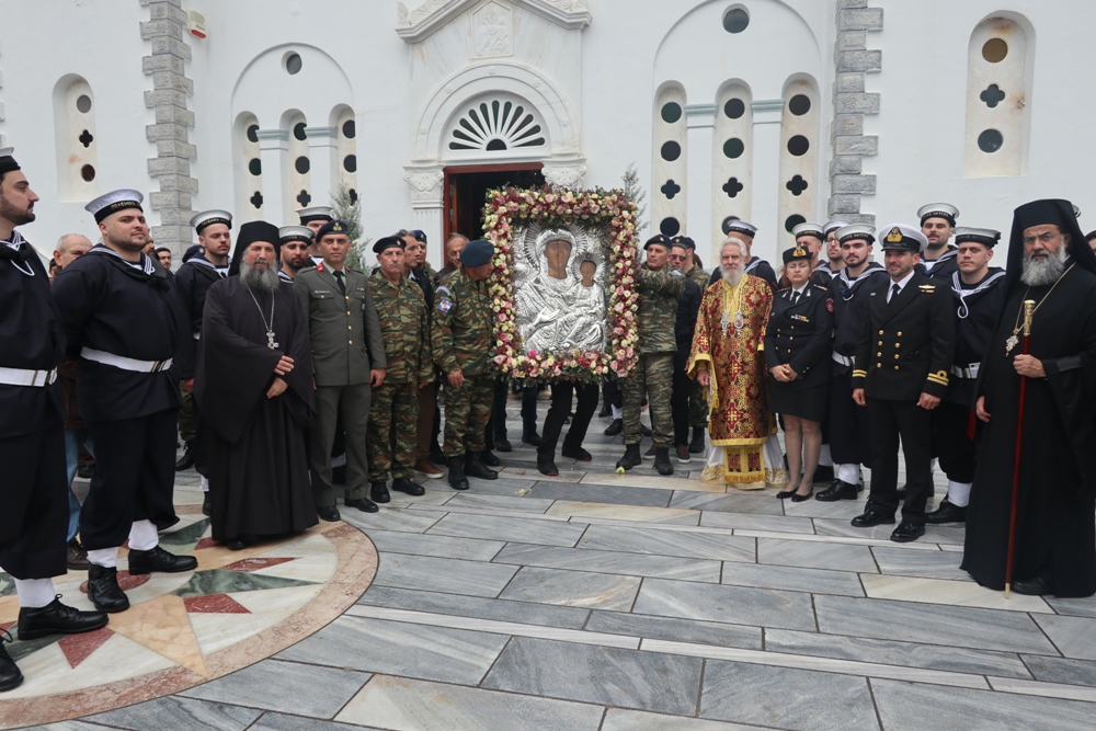 Πανδήμως οι Άνδριοι τίμησαν την προστάτιδά της Παναγία Θεοσκέπαστο
