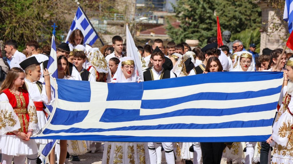 Δερβιτσάνη: Τα Ελληνόπουλα της Βορείου Ηπείρου τίμησαν την 25η Μαρτίου
