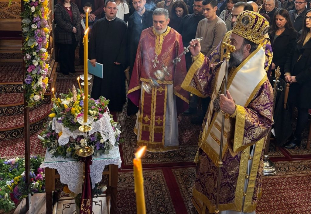 Η Κυριακή της Σταυροπροσκυνήσεως στη Σαντορίνη