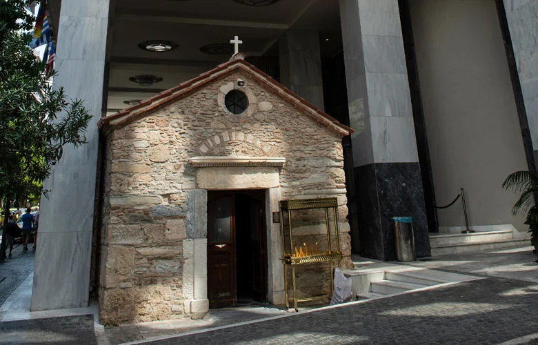 Το εκκλησάκι της Αγίας Δυνάμεως στην καρδιά της Αθήνας (ΒΙΝΤΕΟ)