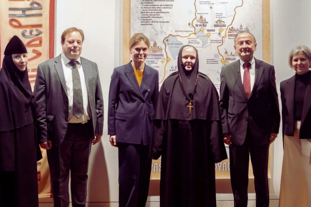 В Париже состоялось закрытие выставки московского Новодевичьего монастыря «Великий русский северный путь: Золотая нить столетий»