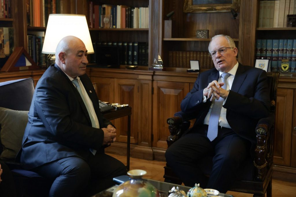 Συνάντηση ΠτΔ με τον Πρόεδρο του Συνδέσμου Ασυνόδευτων Φιλοξενηθέντων Παιδιών στην Ελλάδα 1974-1979