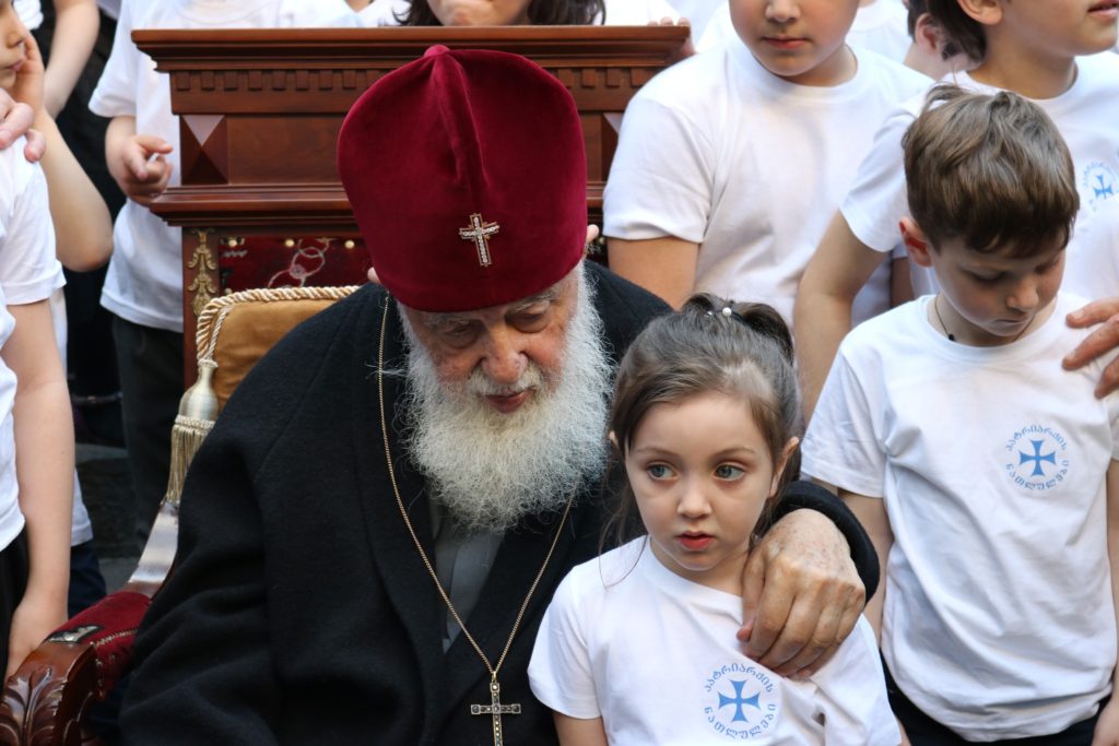 Τιφλίδα: Τα βαφτιστήρια αποχαιρετούν τον πνευματικό τους πατέρα, Πατριάρχη Ηλία