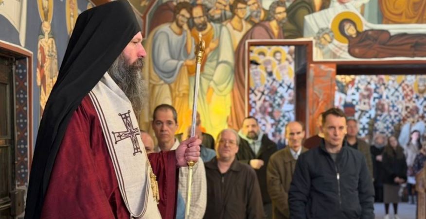 Епископ Иларион служио у цркви на Карабурми