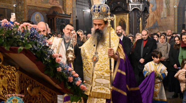 Малко повечерие и първа статия на Богородичния акатист в столичния катедрален храм „Св. вмчца Неделя“