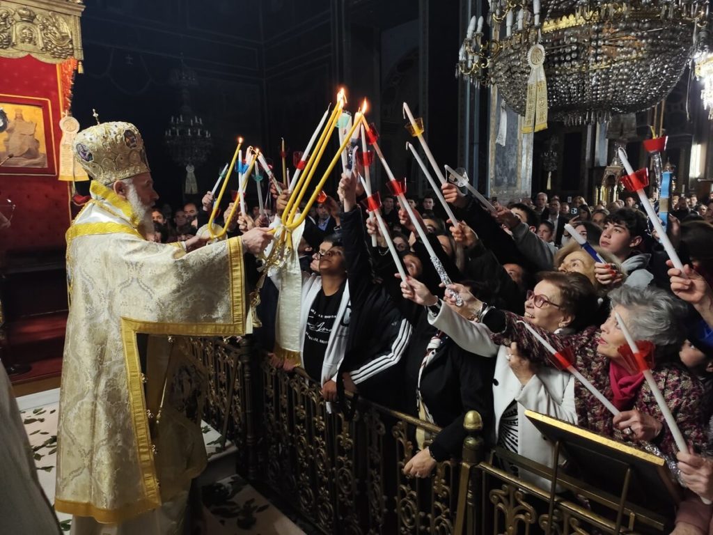 «Δεύτε λάβετε Φως»: Η λαμπροφόρος νύχτα της Αναστάσεως στην Καρδίτσα