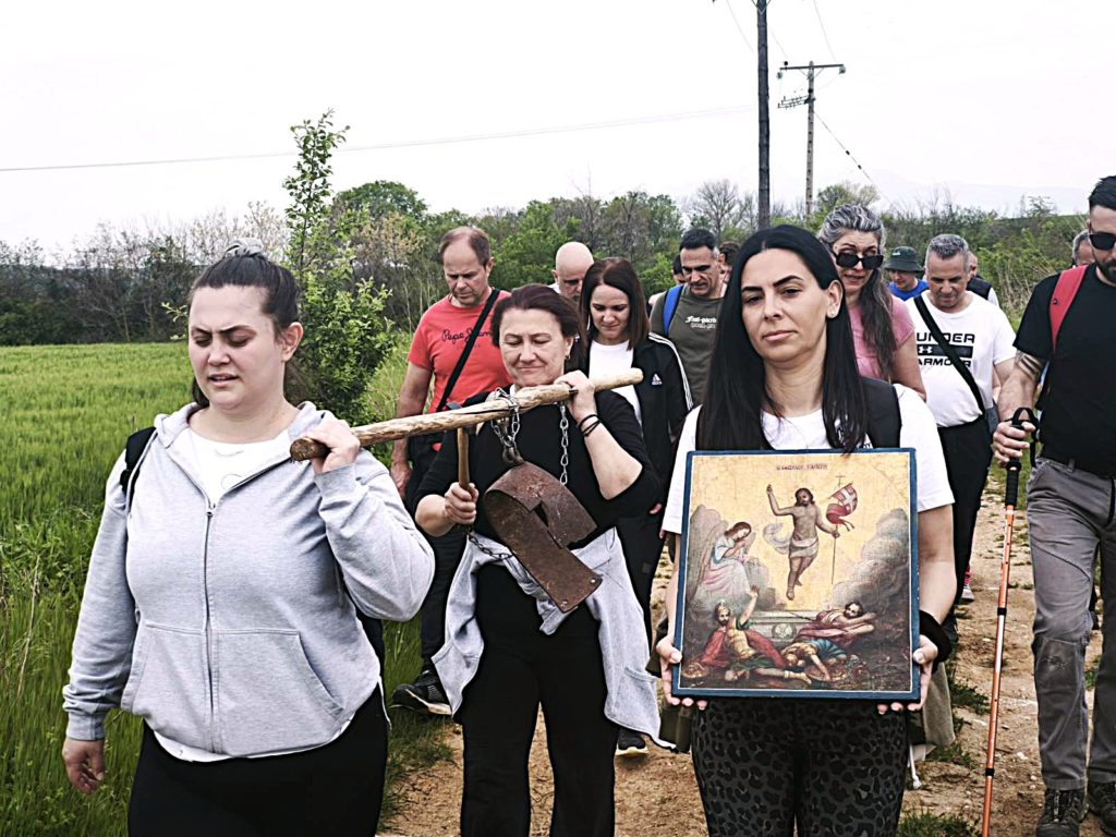 Αναβίωσε το έθιμο στην Καλή Βρύση Δράμας – Η λιτανευτική πορεία 18 χλμ. της Ιερής Εικόνας της Αναστάσεως