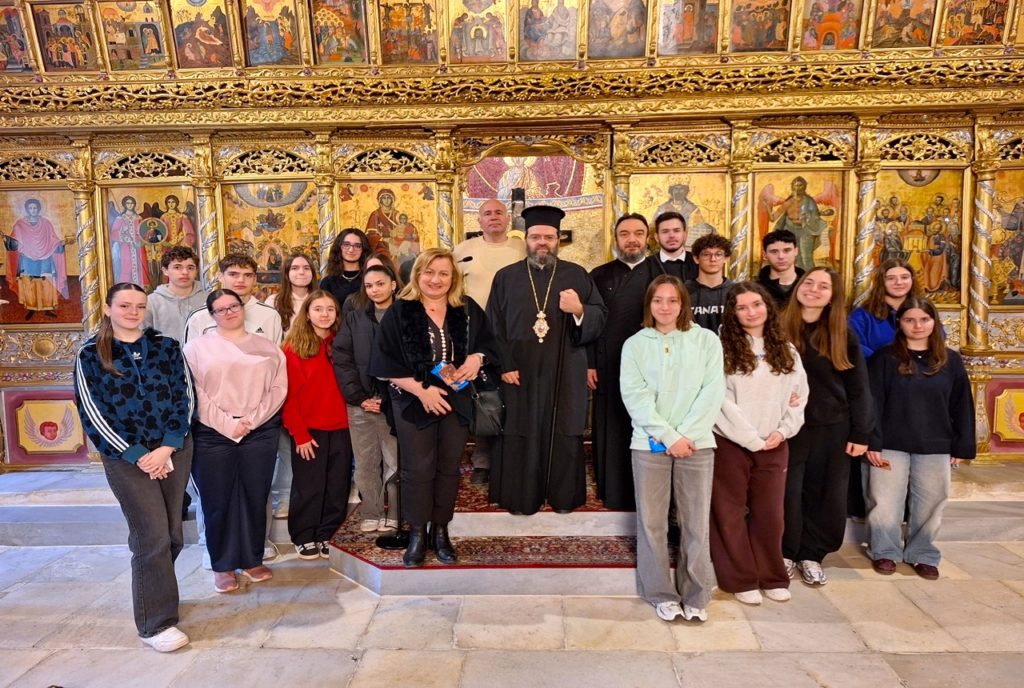 Επίσκεψη μαθητών του 1ου Γενικού Ενιαίου Λυκείου Κομοτηνής στον Μητροπολίτη Μαρωνείας