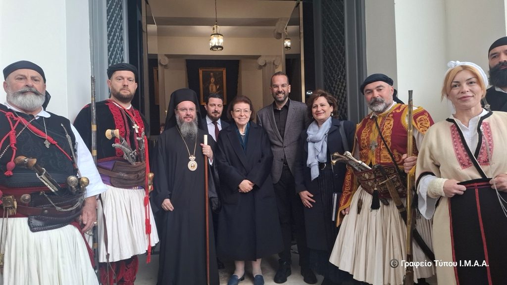 Νυχτερινό ευλαβικό προσκύνημα στον Κήπο των Ηρώων