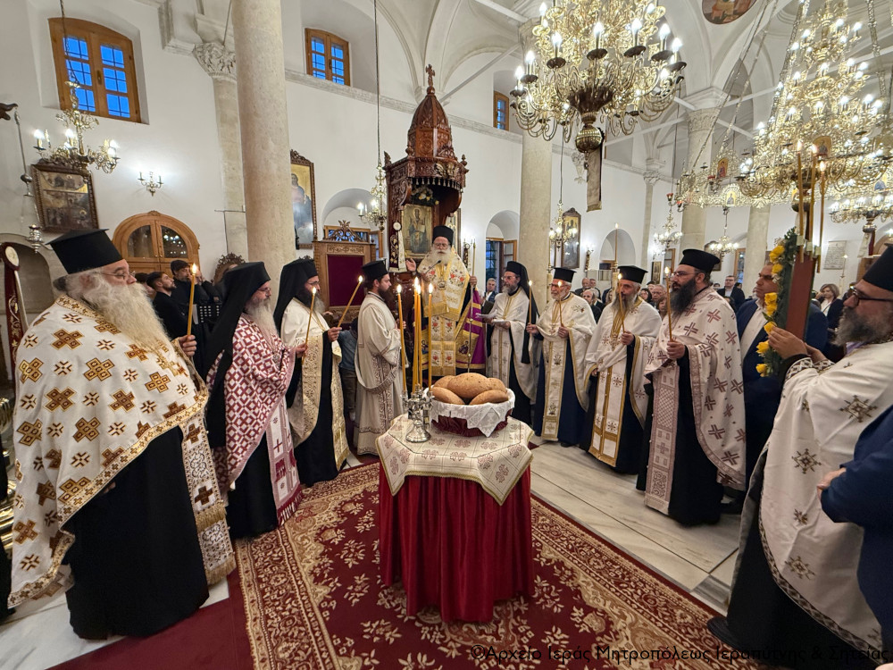 Με αναστάσιμη λαμπρότητα ο Εσπερινός στον πανηγυρίζοντα Μητροπολιτικό Ναό Ιεράπετρας