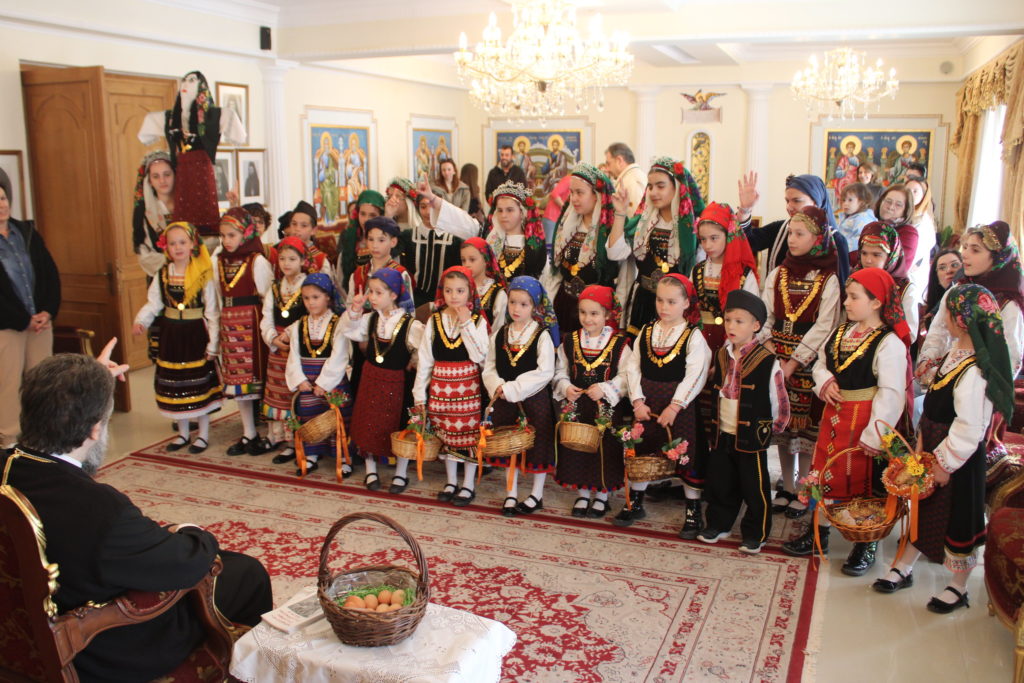 Προανάκρουσμα ελπίδος και ζωής από τους μικρούς αγγελιοφόρους της Αναστάσεως στην Εκκλησία των Σερρών