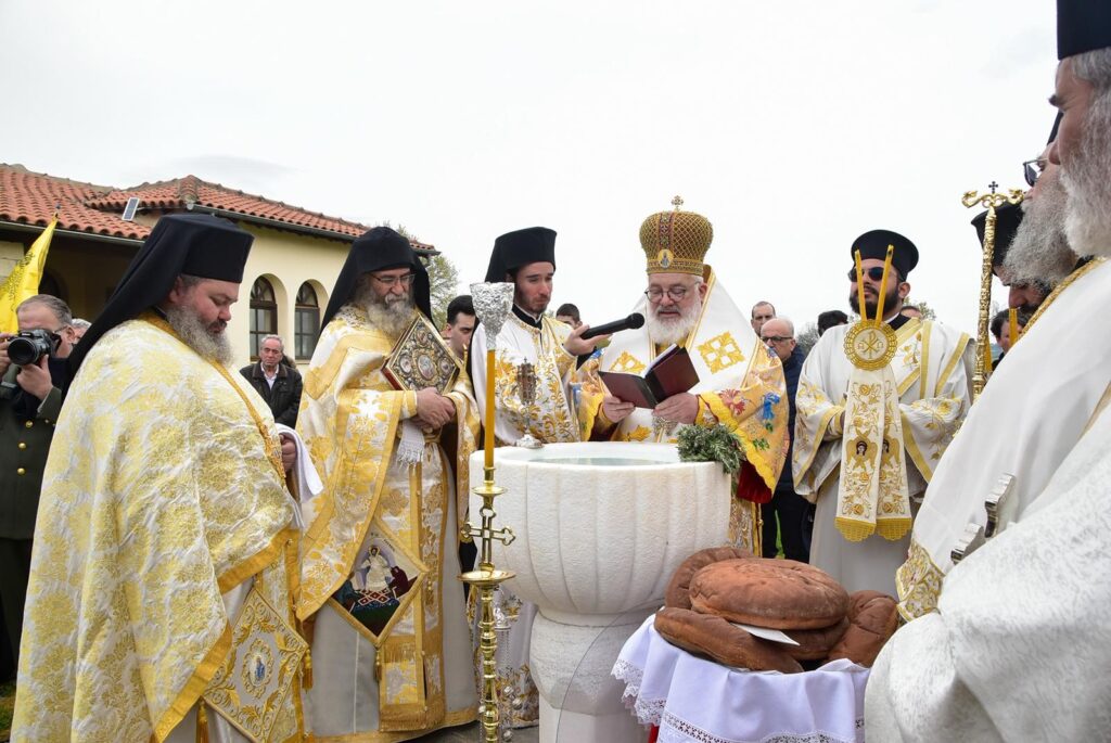 Επικαλούμενοι την μεσιτεία της “πυλωρού” της Μονής Ιβήρων