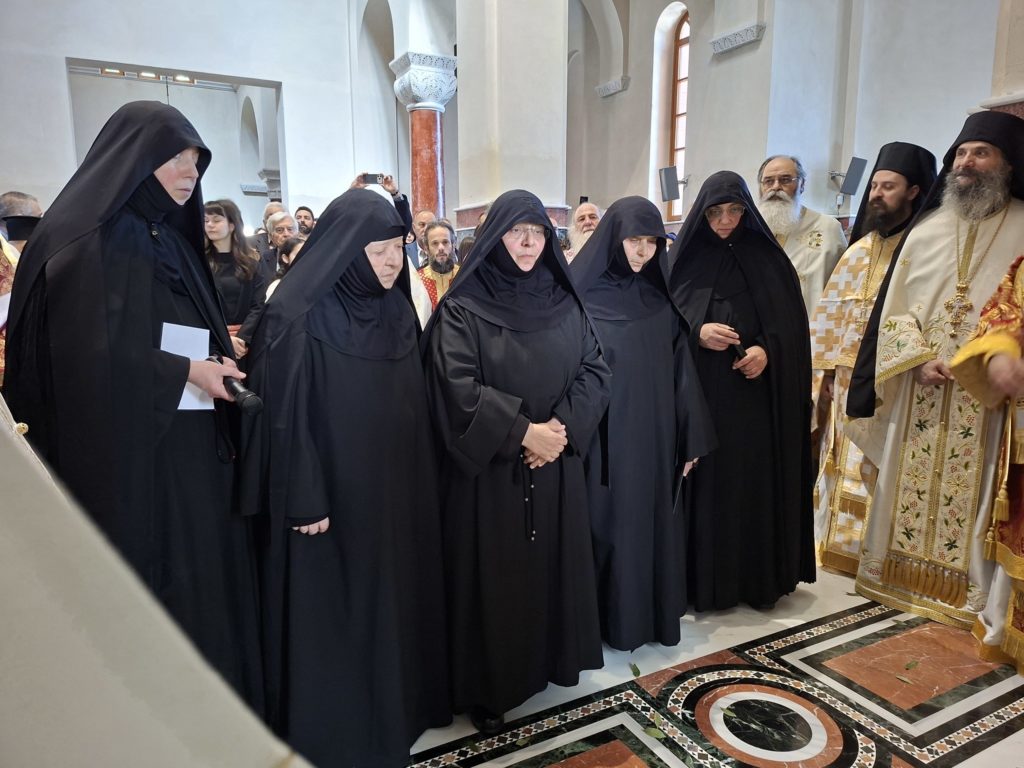 Η ενθρόνιση της νέας Ηγουμένης στο Ι.Ησυχαστήριο «ο Τίμιος Σταυρός» Μαψού Κορινθίας.