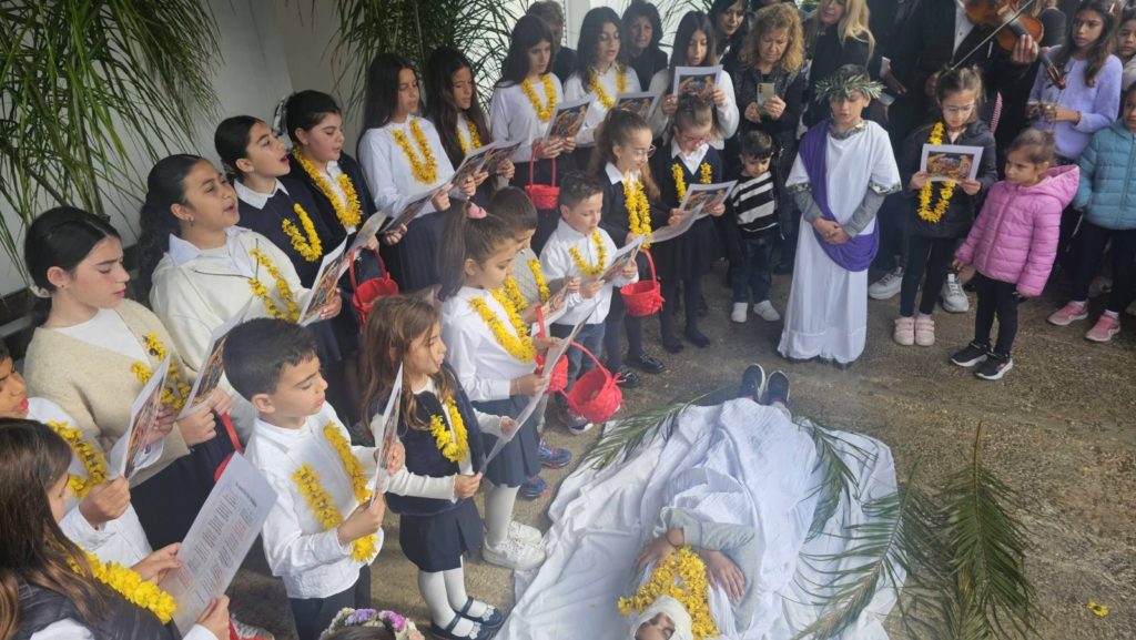 Αναβίωσε το έθιμο της αναπαράστασης της Ανάστασης του Λαζάρου στη κοινότητα Λέμπα της επαρχίας Πάφου