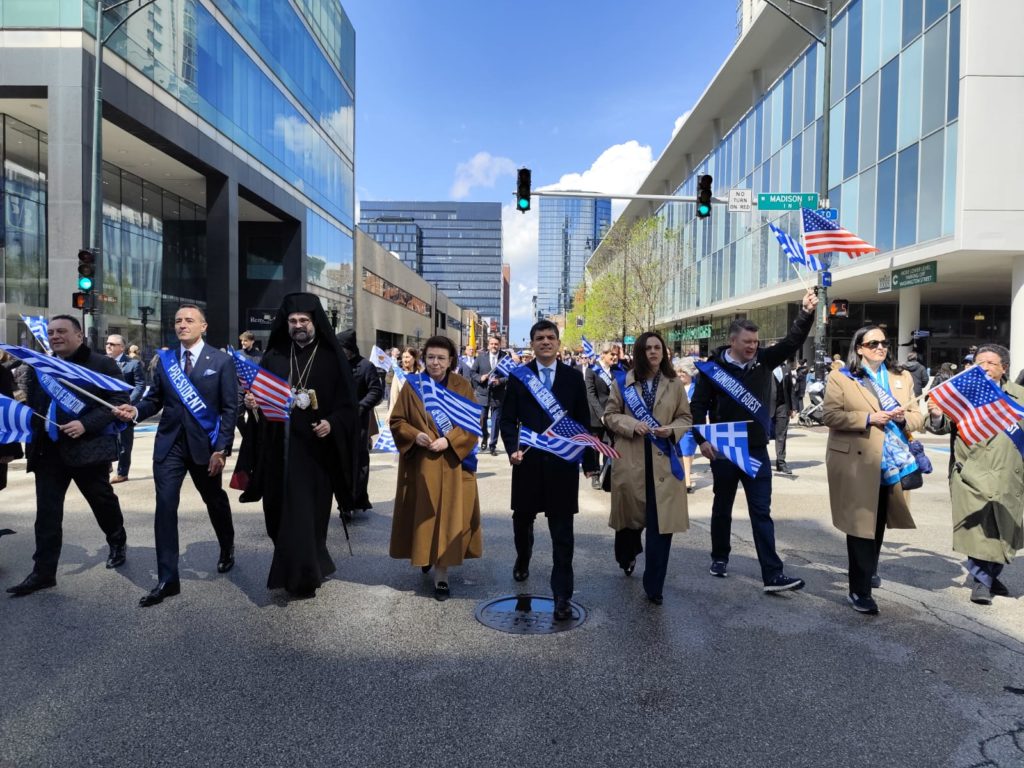 Εύζωνες και Λίνα Μενδώνη στους εορτασμούς της ομογένειας για την 25η Μαρτίου στο Σικάγο