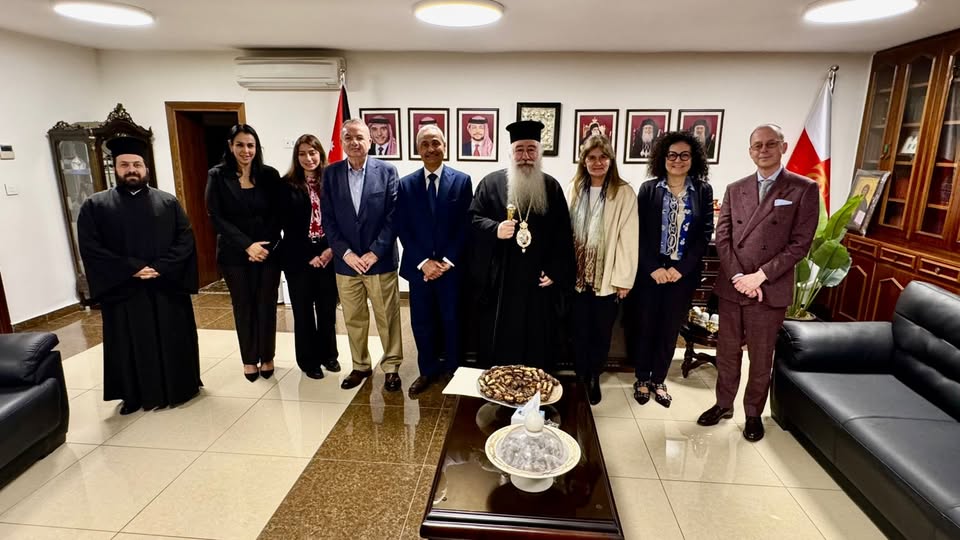 زيارةُ وفدِ مؤسّسةِ تطويرِ المغطس إلى سيادة المطران خريستوفوروس