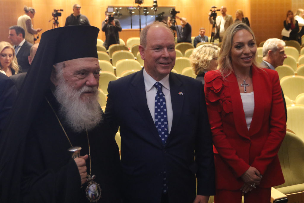 Ο Αρχιεπίσκοπος Ιερώνυμος με τον πρίγκιπα Αλβέρτο στα εγκαίνια του προξενείου του Μονακό στην Κηφισιά