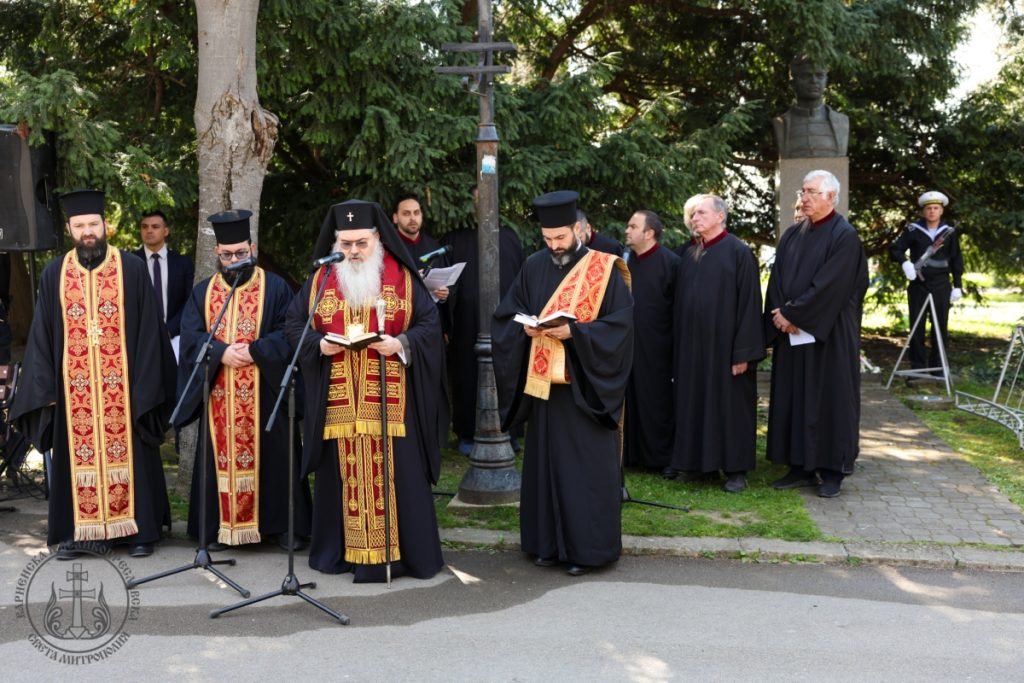 Επιμνημόσυνη δέηση από τον Μητροπολίτη Βάρνας στους πεσόντες της Εξέγερσης του Απριλίου
