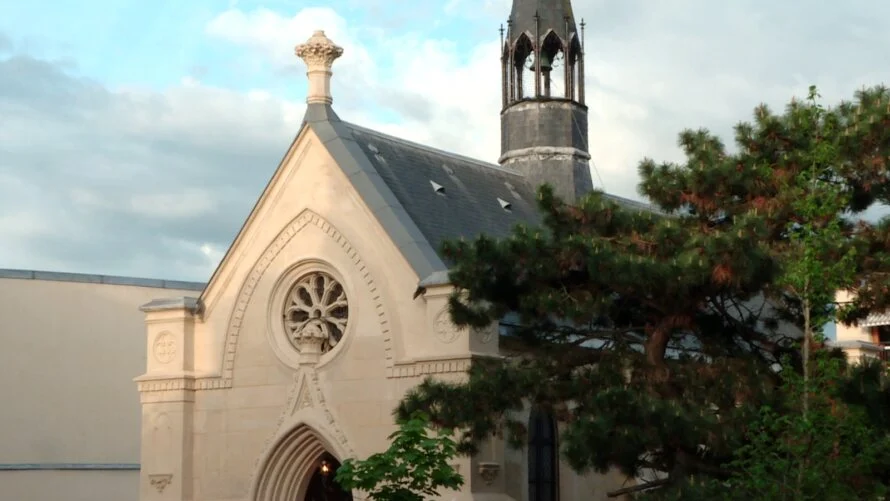 Biserica românilor din Clichy a fost sfințită: Este o nouă fereastră care se deschide spre cer