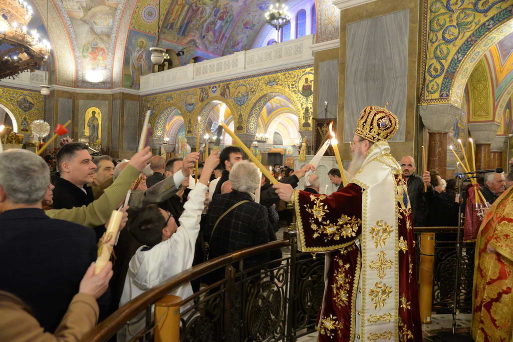 Ο Αναστάσιμος ασπασμός από την Αποστολική πόλη των Πατρών