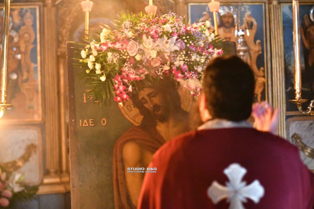 Ναύπλιο: Σε κλίμα κατάνυξης η περιφορά του Νυμφίου στον ιστορικό ναό του Αγίου Νικολάου