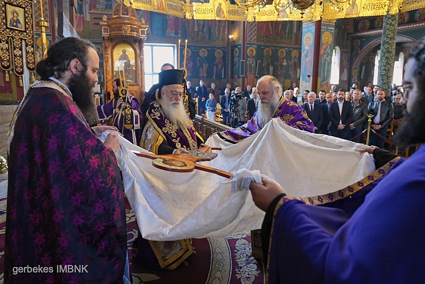 Ο Εσπερινός της Αποκαθηλώσεως στον Μητροπολιτικό Ναό Κοιμήσεως Θεοτόκου Αλεξανδρείας Ημαθίας