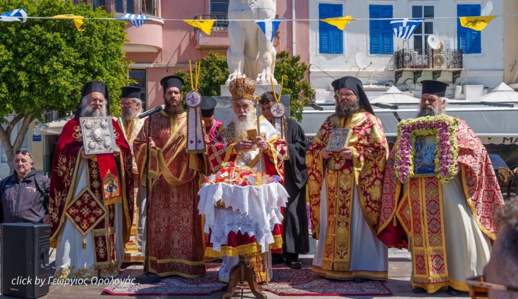 Η λαμπροφόρος Ανάστασις στην Μητρόπολη Σάμου