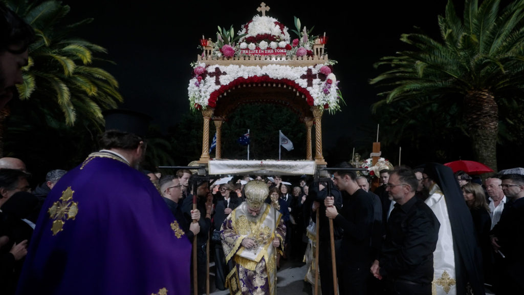 Η Ακολουθία του Επιταφίου Θρήνου στη Μελβούρνη, προεξάρχοντος του Αρχιεπισκόπου Αυστραλίας