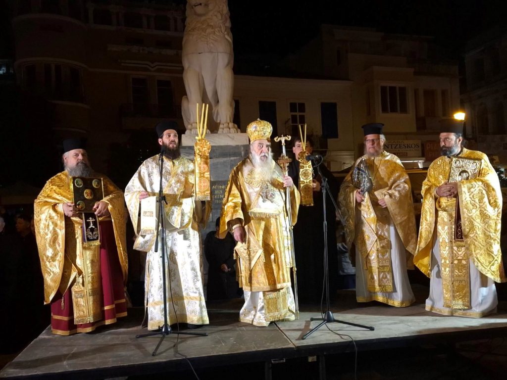 Η Ακολουθία του Επιταφίου Θρήνου και Λιτανεία Επιταφίων στη Σάμο