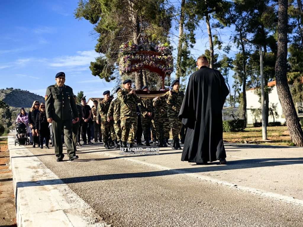 Η περιφορά του Επιταφίου στο Στρατόπεδο Ναυπλίου