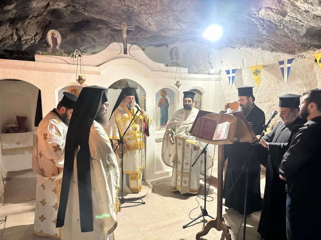 Αρχιερατική Θεία Λειτουργία στο Σπήλαιο της Μιλάτου την Κυριακή του Θωμά
