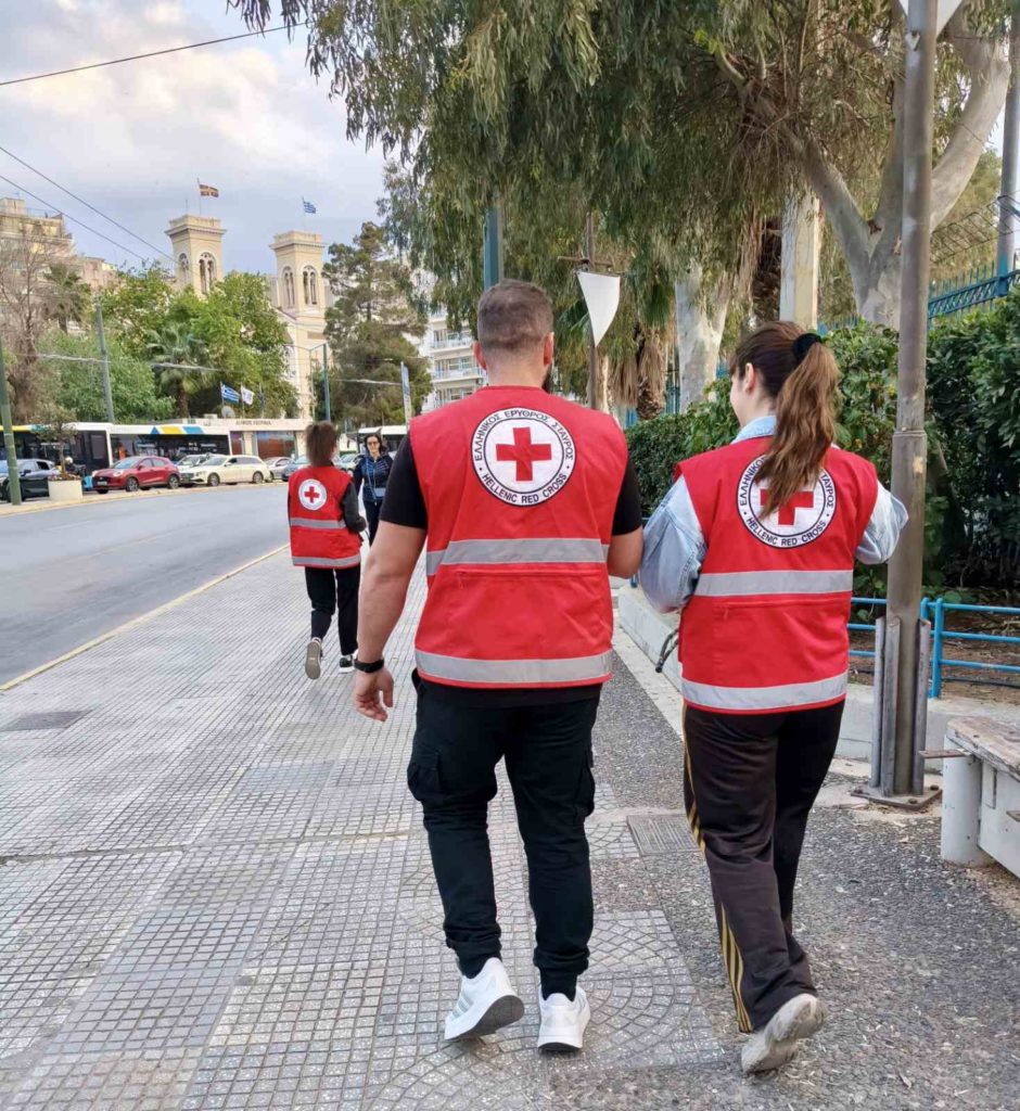 Υποστήριξη αστέγων στον Πειραιά από τον Ελληνικό Ερυθρό Σταυρό