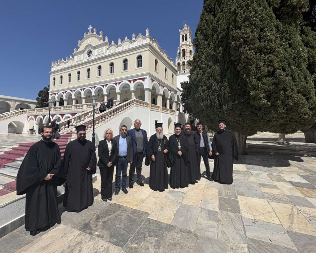 Επίσκεψη Μητροπολίτη Χαλκίδος και προσκυνητών στην Τήνο