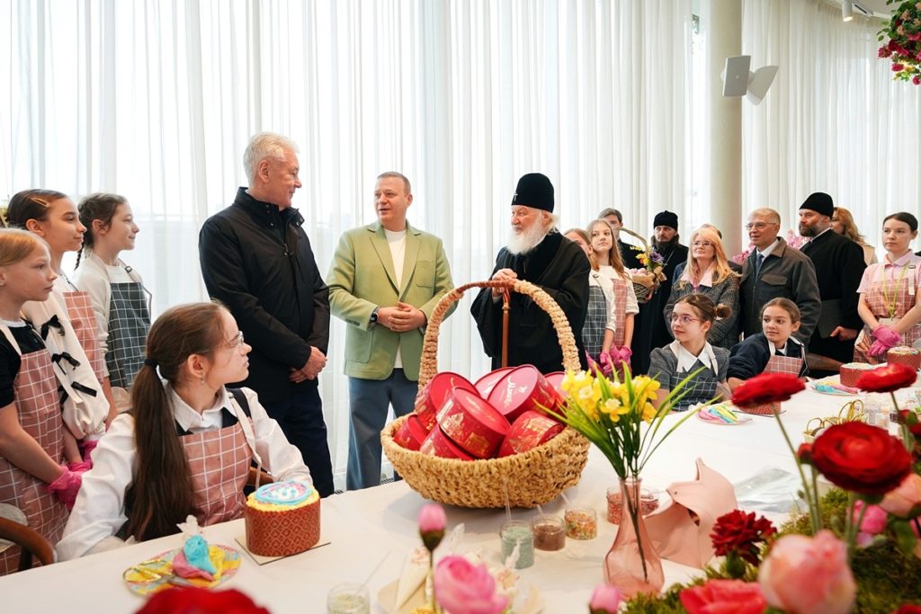 Святейший Патриарх Кирилл посетил благотворительный фестиваль «Пасхальный дар» в Москве