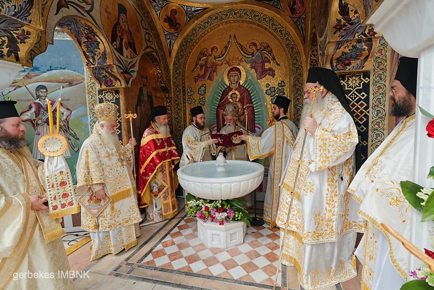 Πολυαρχιερατικό συλλείτουργο στην Ι. Μονή Παναγίας Δοβρά και χειροτονία διακόνου