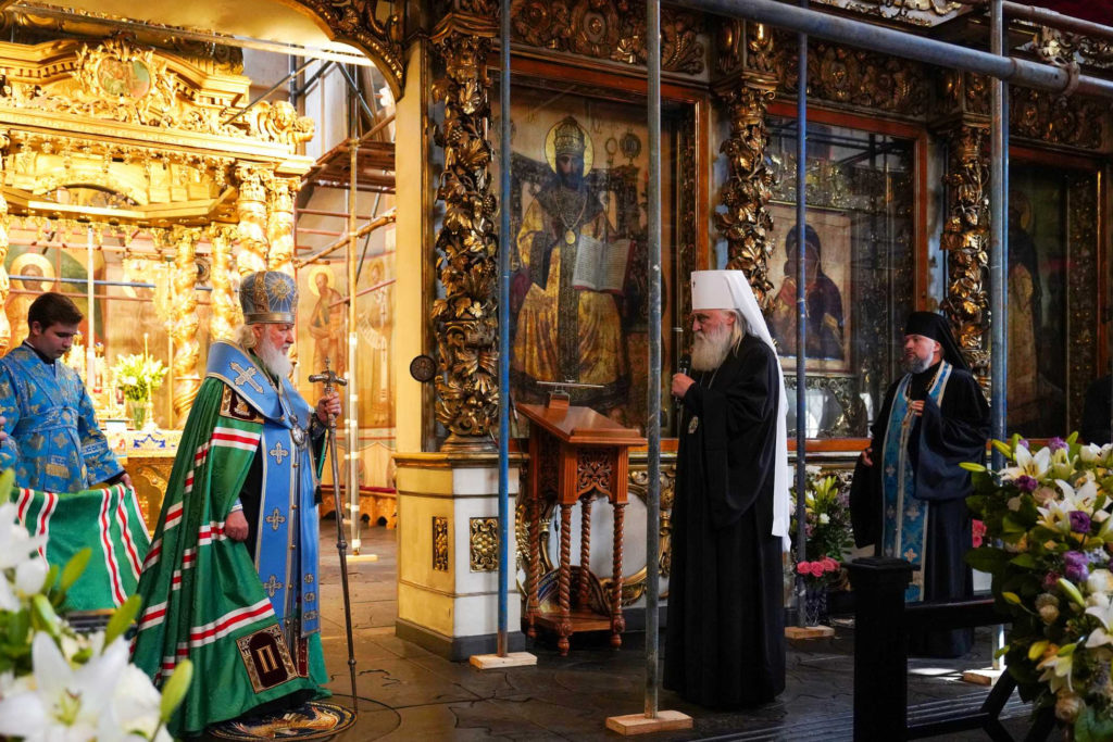 Святейший Патриарх Кирилл совершил молебен у раки с мощами святителя Тихона в Донском монастыре