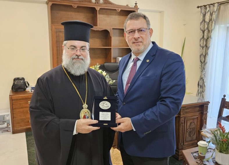 Επίσκεψη του Προέδρου του Παγκοσμίου Συμβουλίου Κρητών στον Μητροπολίτη Κυδωνίας Τίτο