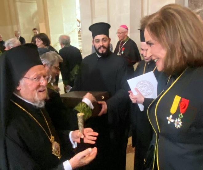 Το μήνυμα της Ντόρας Μπακογιάννη για τον «συνάδελφο» Οικουμενικό Πατριάρχη στη Γαλλική Ακαδημία