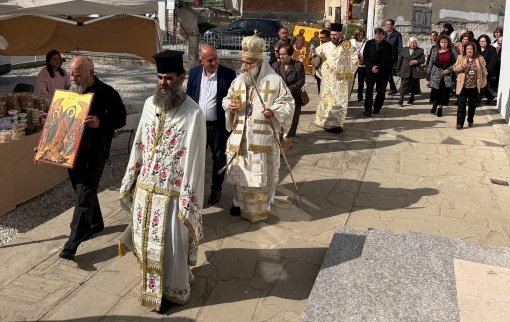 O Κιτίου Νεκτάριος στον πανηγυρίζοντα Ιερό Ναό Αγίων Ραφαήλ, Νικολάου και Ειρήνης στο Καλό Χωριό Λάρνακας