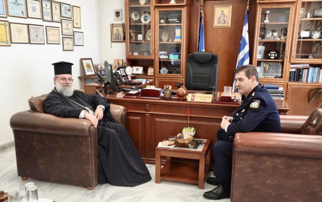 Επίσκεψη του Μητροπολίτη Κυδωνίας Τίτου στο Αστυνομικό Διευθυντή Χανίων