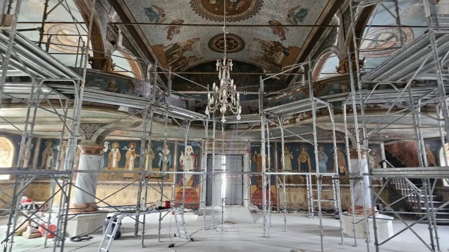 Lucrările de restaurare a celei mai vechi biserici din Tulcea se apropie de final